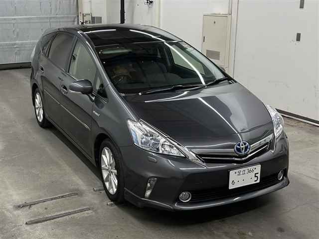 75149 Toyota Prius alpha ZVW40W 2012 г. (MIRIVE Saitama)